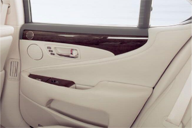 車(chē)門(mén)飾板